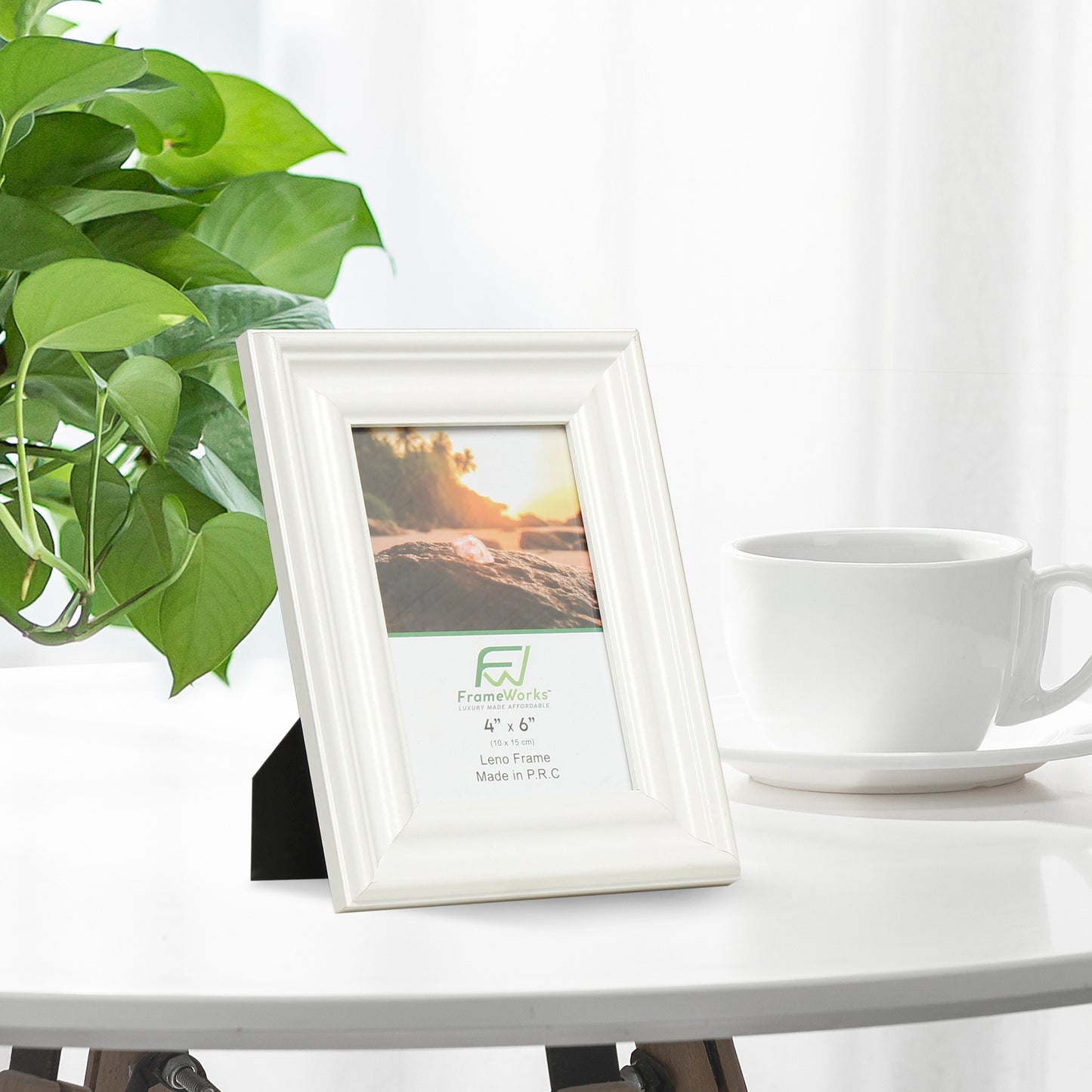 4" x 6" White Wood 2-Pack Picture Frames with Molded Edges